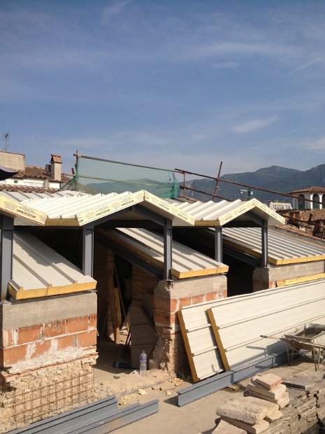 copertura con pannelli coibentati per struttura in ferro